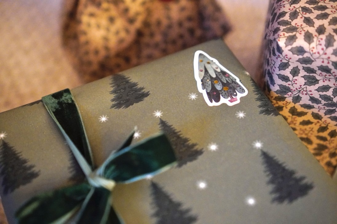Julklappspapper granar
