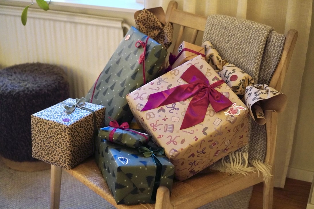 Julklappar inslagning