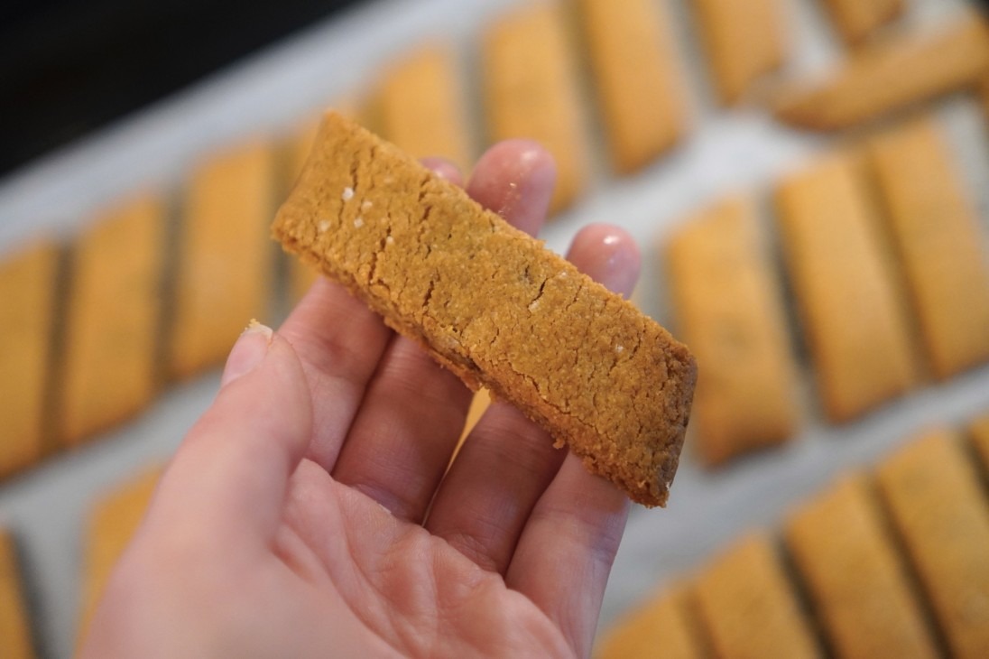 Kolakakor med saffran och vit choklad 